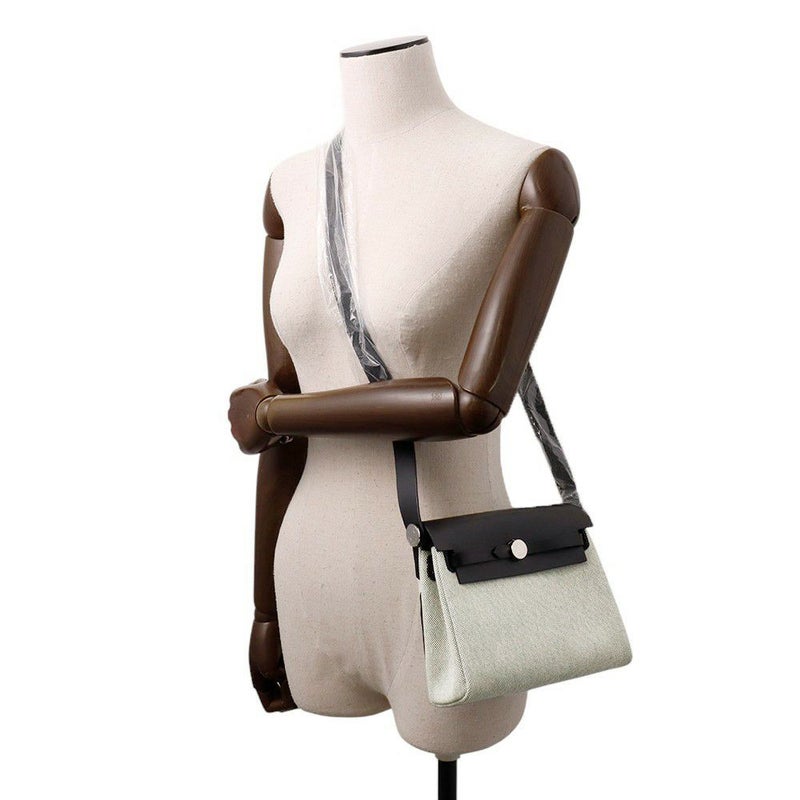 エルメス ショルダーバッグ エールバッグジップ ミニ ブラック/エクリュ/シルバー金具 トワルミリタリー/ヴァッシュハンター K刻印 黒