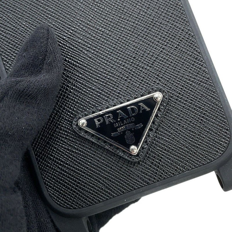 プラダ スマホケース サフィアーノ トライアングルロゴ iPhone16proケース ストラップ付き ラバー 1ZH209 PRADA 黒