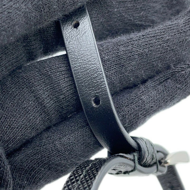 プラダ スマホケース サフィアーノ トライアングルロゴ iPhone16proケース ストラップ付き ラバー 1ZH209 PRADA 黒