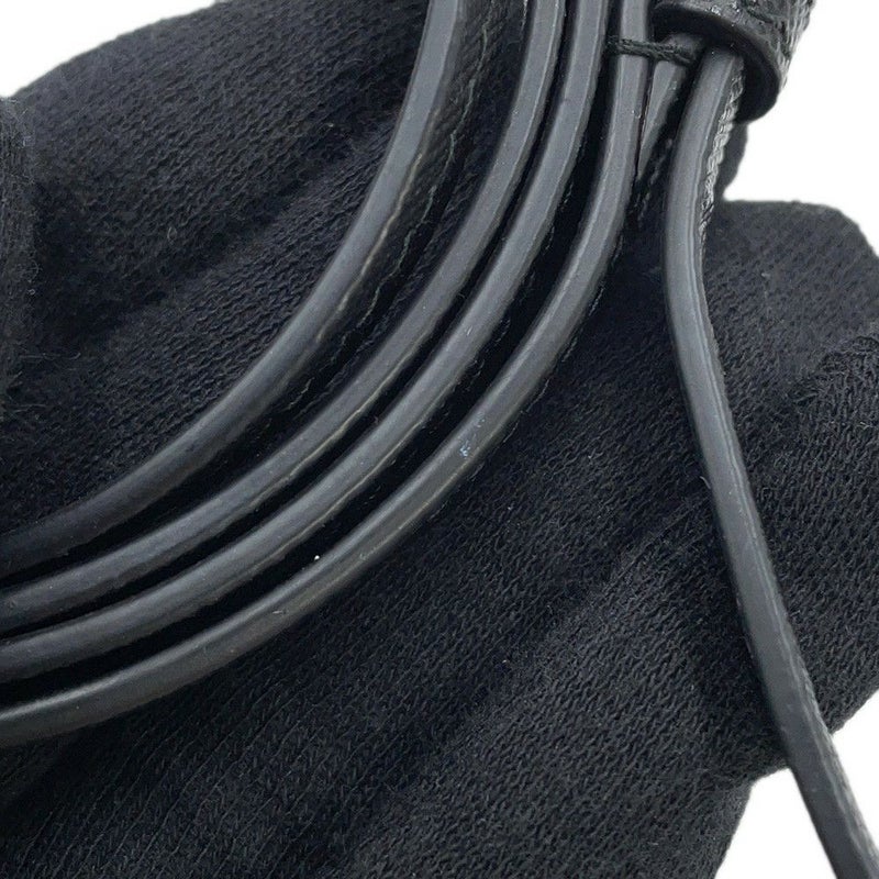 プラダ スマホケース サフィアーノ トライアングルロゴ iPhone16proケース ストラップ付き ラバー 1ZH209 PRADA 黒