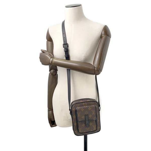 ルイヴィトン ショルダーバッグ モノグラム・マカサー クリストファー・ウエアラブル ウォレット M69404 LOUIS VUITTON 黒