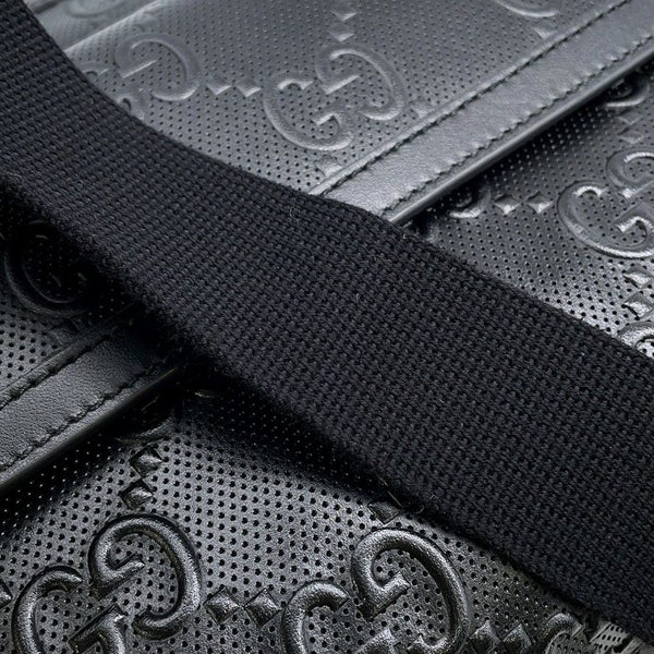 グッチ ショルダーバッグ GGエンボス  レザー 658565 GUCCI バッグ メンズ 黒