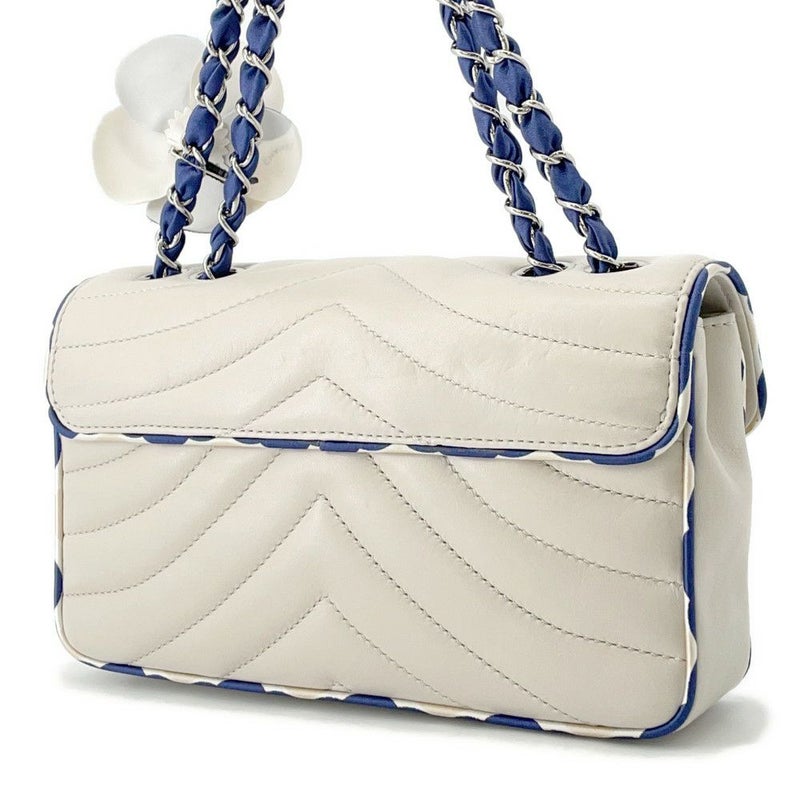 シャネル チェーンショルダーバッグ ココマーク ラムスキン シルク カメリアチャーム付き CHANEL バッグ