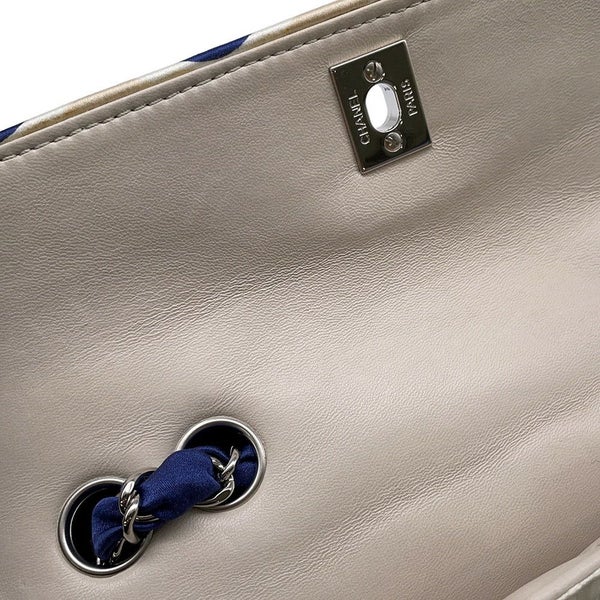 シャネル チェーンショルダーバッグ ココマーク ラムスキン シルク カメリアチャーム付き CHANEL バッグ