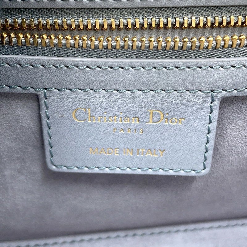 ディオール ショルダーバッグ 30モンテーニュ アヴェニュー ボックスカーフレザー M9260UMOA_M47G