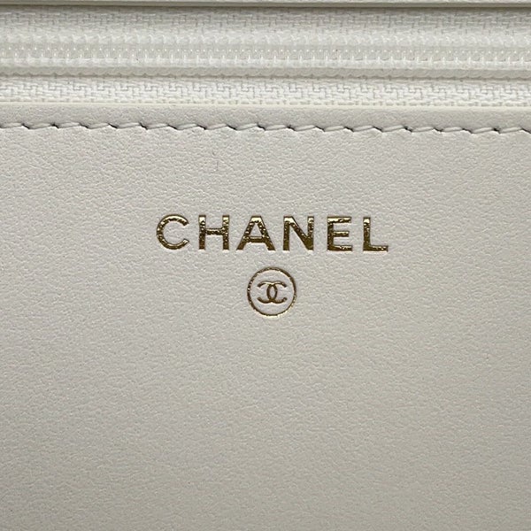 シャネル チェーンウォレット ボーイシャネル マトラッセ ココマーク キャビアスキン AP1117 CHANEL 白
