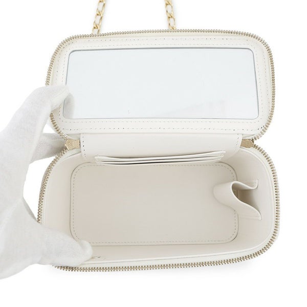 シャネル チェーンショルダーバッグ バニティ ココマーク マトラッセ トランプ キャビアスキン AP3079 白