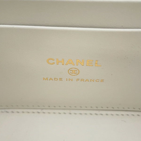 シャネル チェーンショルダーバッグ バニティ ココマーク マトラッセ トランプ キャビアスキン AP3079 白