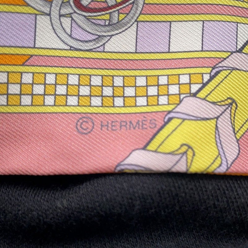 エルメス スカーフ ツイリー 馬勒とチャーム Brides et Gris-Gris HERMES シルクツイル 2023春夏