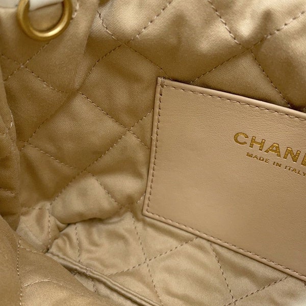 シャネル ハンドバッグ CHANEL 22 ミニ ココマーク シャイニーカーフレザー AS3980 CHANEL 2way 白