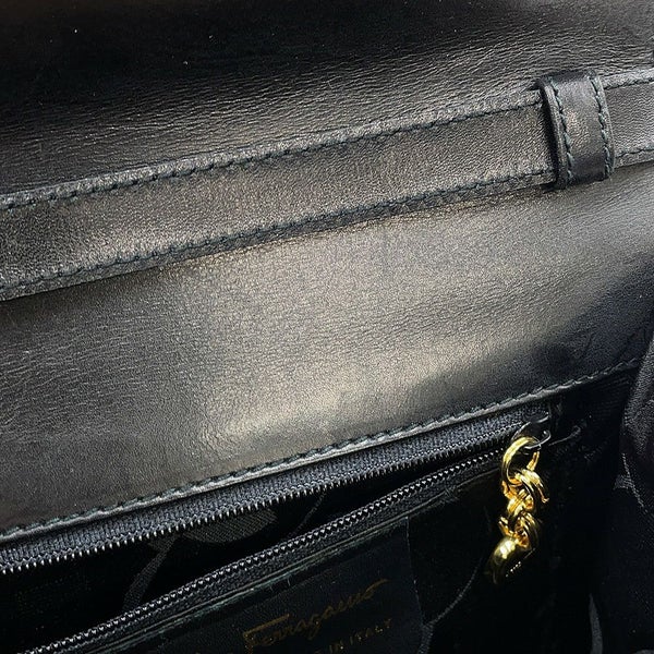 サルヴァトーレ・フェラガモ ショルダーバッグ ヴァラリボン レザー Ferragamo 黒