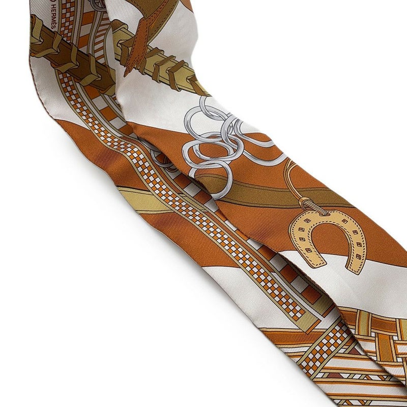 エルメス スカーフ ツイリー 馬勒とチャーム Brides et Gris-Gris HERMES シルクツイル 2023春夏