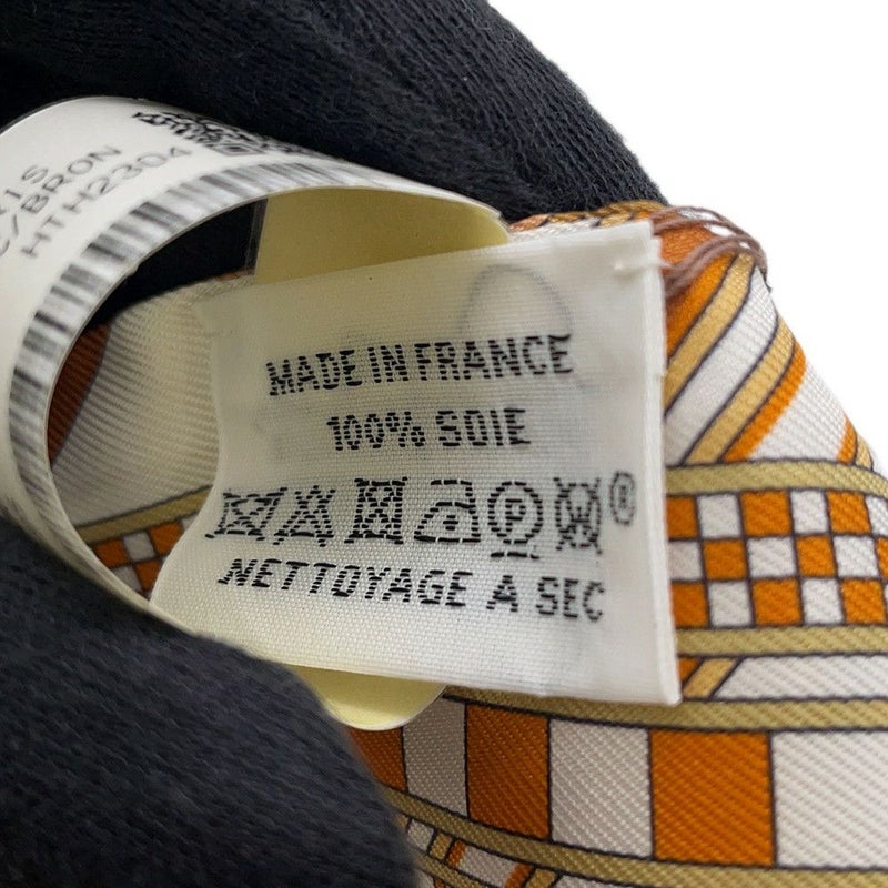 エルメス スカーフ ツイリー 馬勒とチャーム Brides et Gris-Gris HERMES シルクツイル 2023春夏
