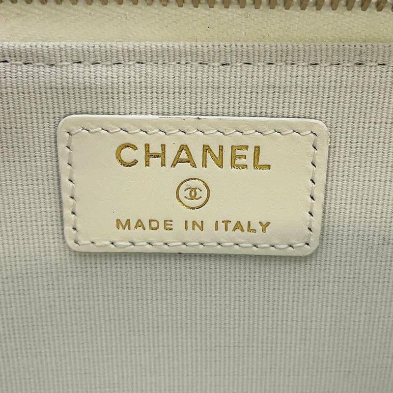 シャネル コインケース マトラッセ フラグメントケース  キャビアスキン AP4180 CHANEL 白