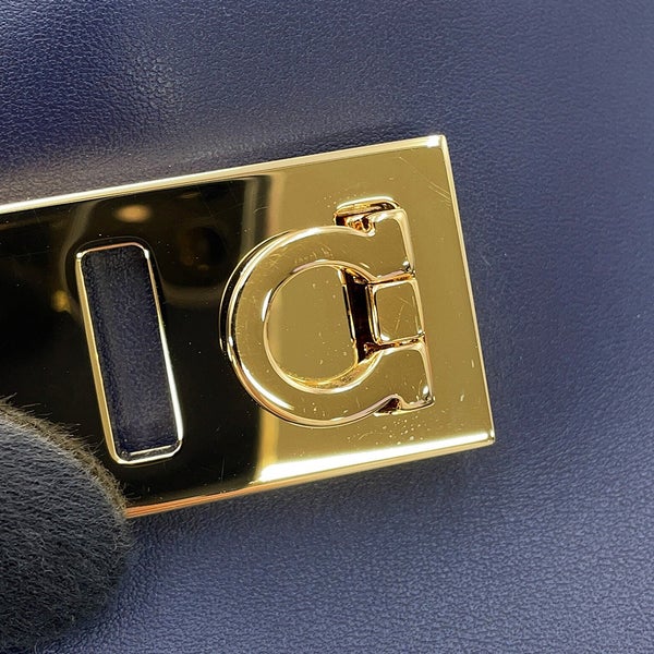 サルヴァトーレ・フェラガモ ショルダーバッグ ガンチーニ カメラバッグ カーフレザー 216292 Ferragamo