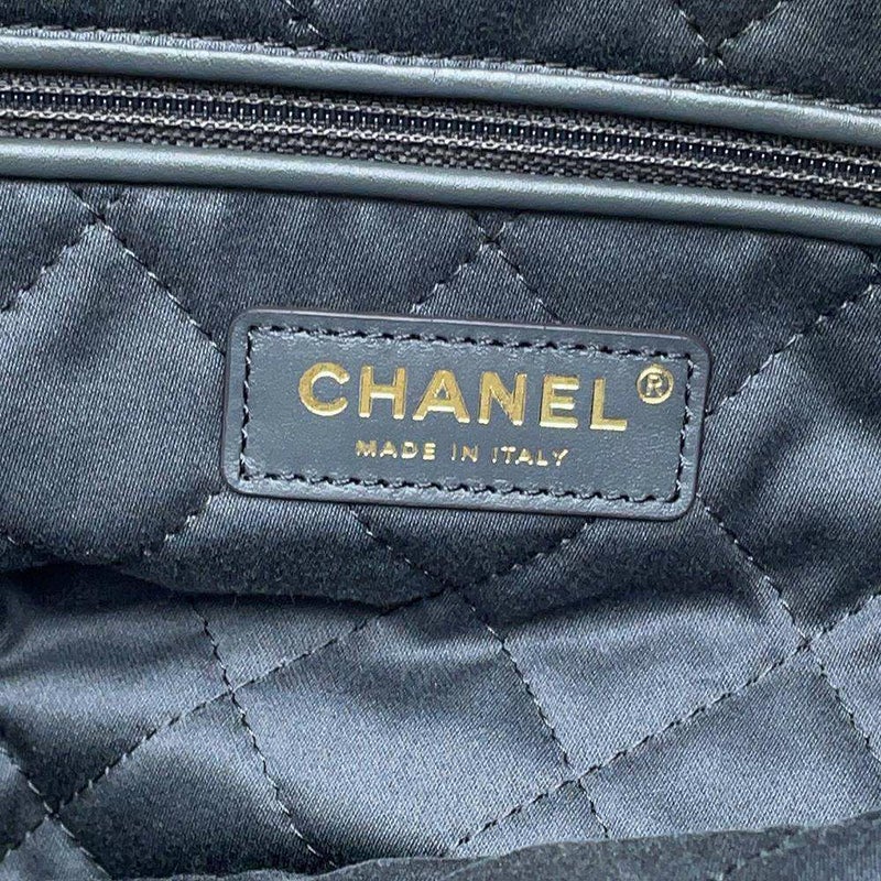 シャネル ハンドバッグ CHANEL 22 マトラッセ スモール シャイニーカーフスキン AS3260 ポーチ付き