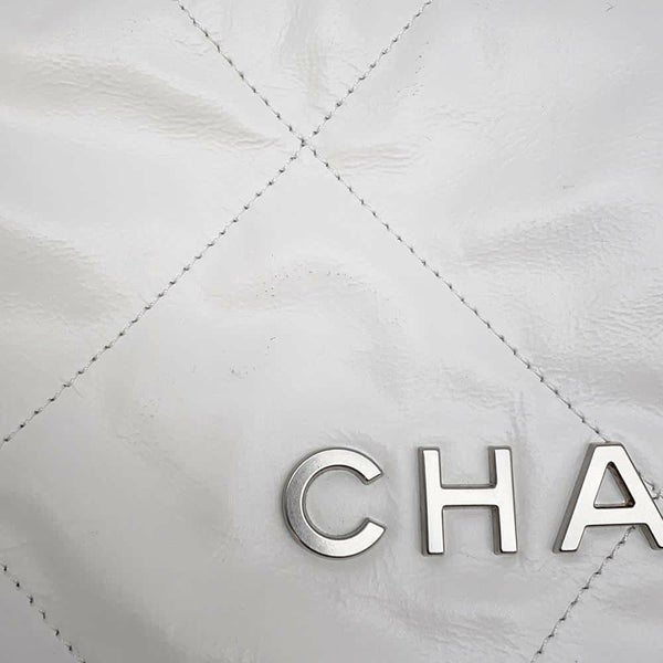 シャネル ハンドバッグ CHANEL 22 マトラッセ スモール シャイニーカーフ AS3260 CHANEL ポーチ付き 白