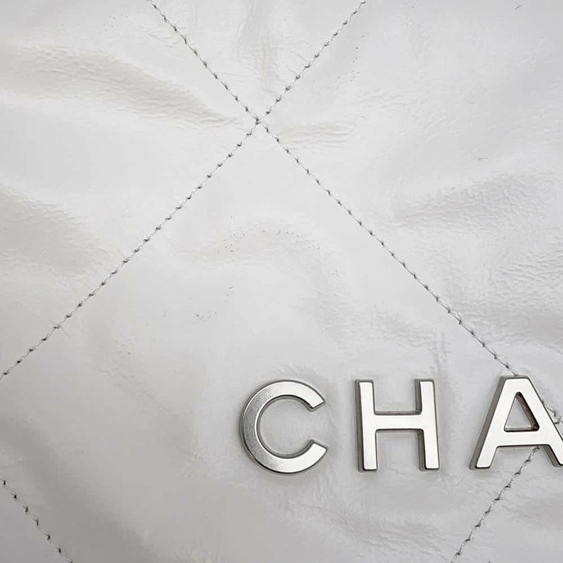 シャネル ハンドバッグ CHANEL 22 マトラッセ スモール シャイニーカーフ AS3260 CHANEL ポーチ付き 白