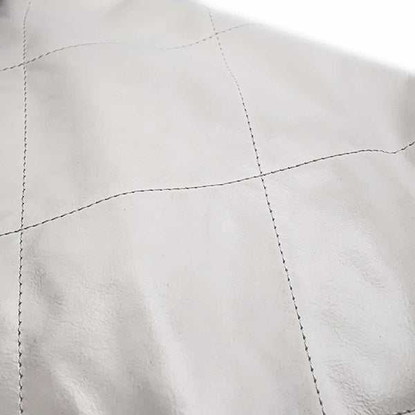 シャネル ハンドバッグ CHANEL 22 マトラッセ スモール シャイニーカーフ AS3260 CHANEL ポーチ付き 白