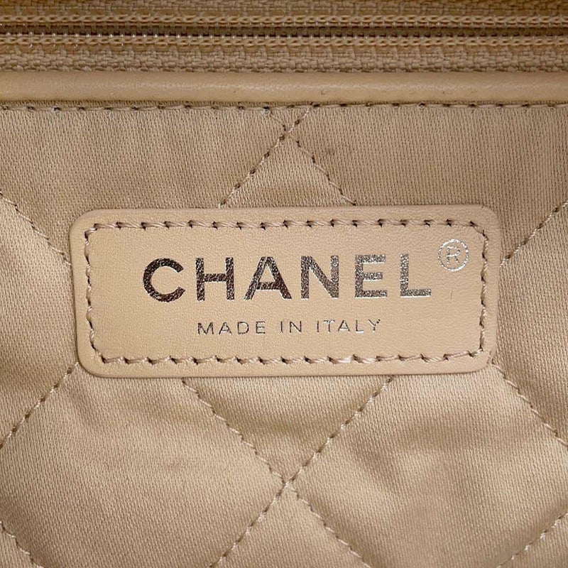 シャネル ハンドバッグ CHANEL 22 マトラッセ スモール シャイニーカーフ AS3260 CHANEL ポーチ付き 白