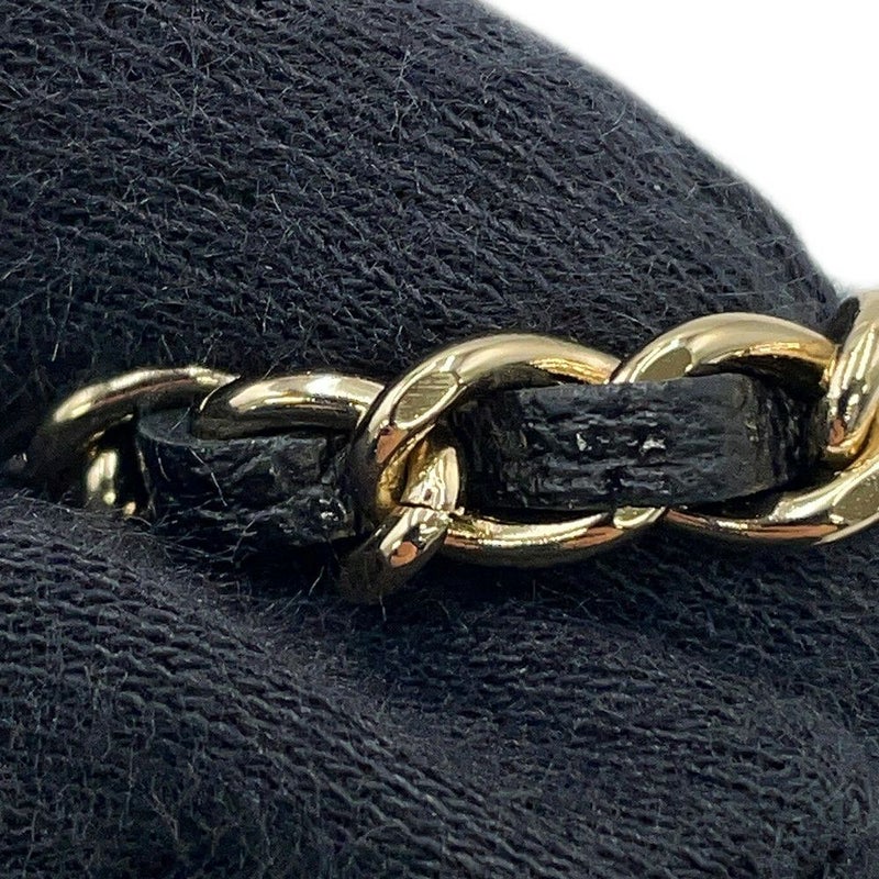 シャネル ケース AirPods Proケース マトラッセ ココマーク キャビアスキン ストラップ付き AP1739 CHANEL 黒