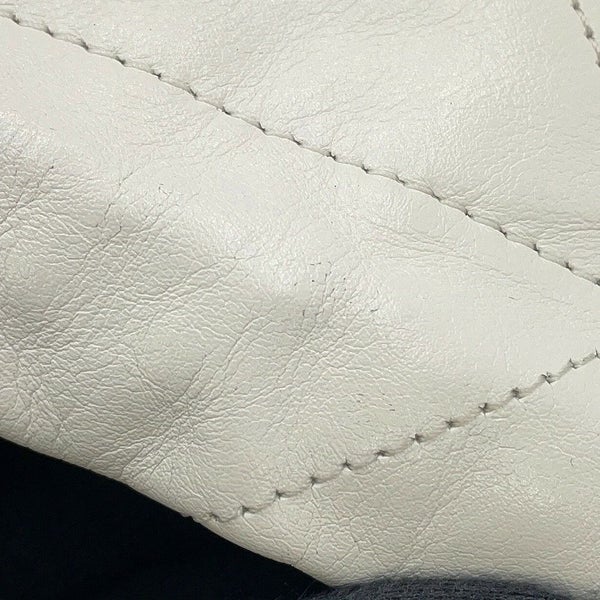 シャネル ハンドバッグ CHANEL 22 ミニ ココマーク シャイニーカーフレザー AS3980 CHANEL 2way 白