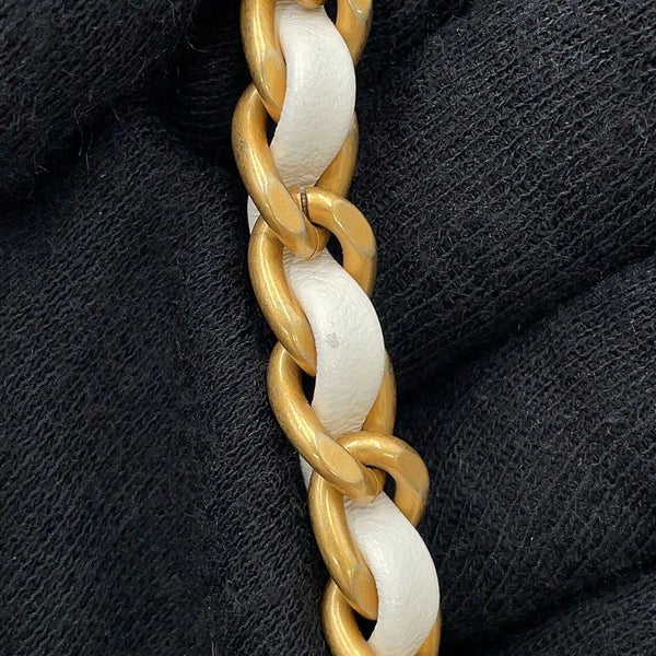 シャネル ハンドバッグ CHANEL 22 ミニ ココマーク シャイニーカーフレザー AS3980 CHANEL 2way 白