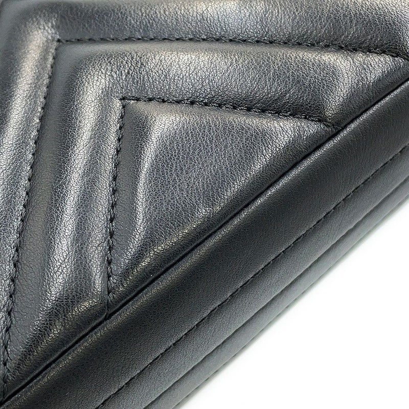 シャネル チェーンショルダーバッグ Vステッチ シェブロン ラムスキン CHANEL 黒