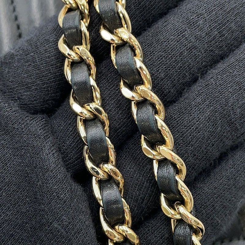 シャネル チェーンショルダーバッグ Vステッチ シェブロン ラムスキン CHANEL 黒