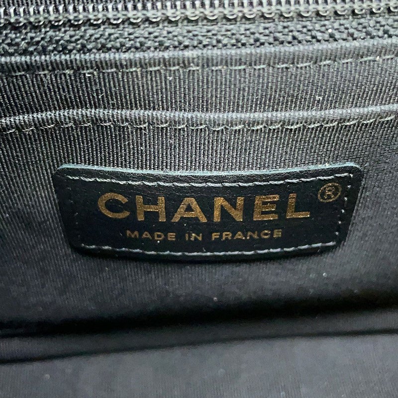 シャネル チェーンショルダーバッグ Vステッチ シェブロン ラムスキン CHANEL 黒
