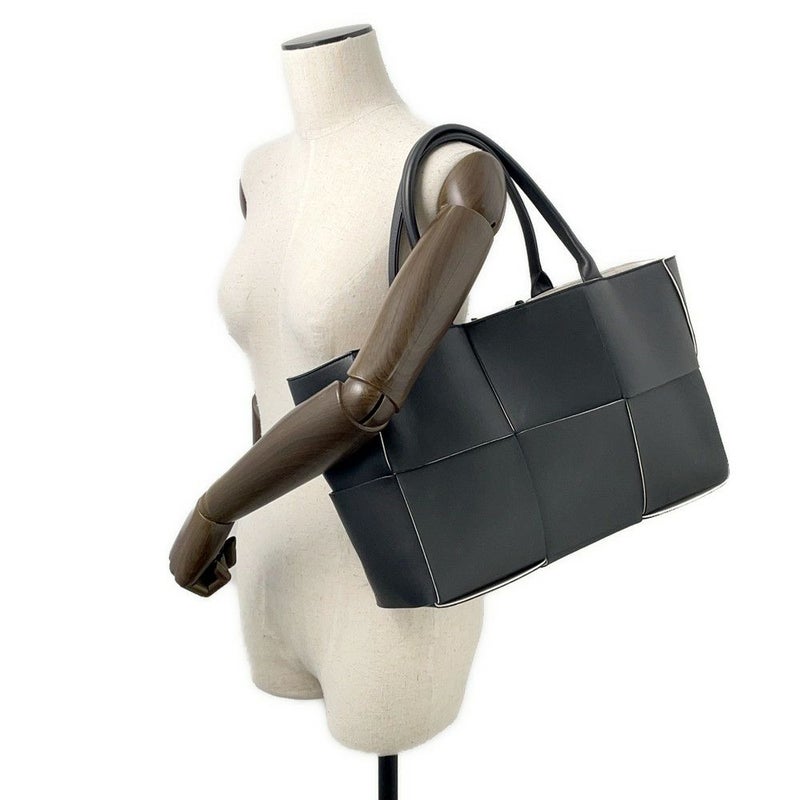 ボッテガヴェネタ トートバッグ マキシイントレチャート アルコ ミディアム 609175 BOTTEGA VENETA 黒 白