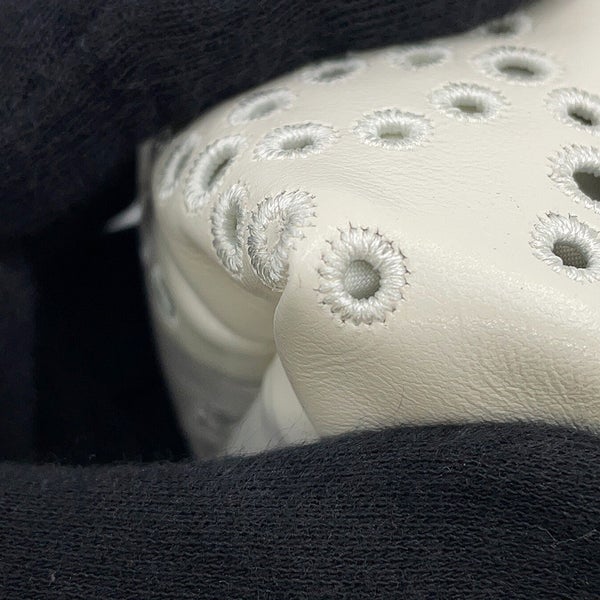 シャネル ハンドバッグ CHANEL 22 ミニ ココマーク パンチング シャイニーカーフレザー AS3980 CHANEL 2way 白