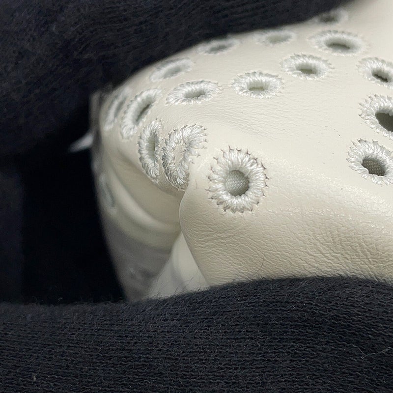 シャネル ハンドバッグ CHANEL 22 ミニ ココマーク パンチング シャイニーカーフレザー AS3980 CHANEL 2way 白