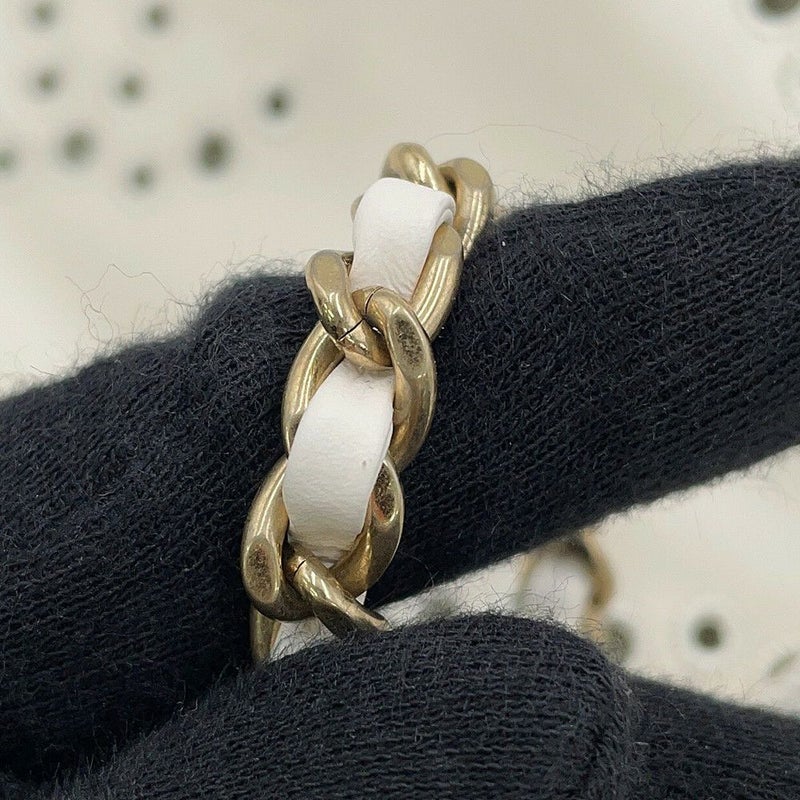 シャネル ハンドバッグ CHANEL 22 ミニ ココマーク パンチング シャイニーカーフレザー AS3980 CHANEL 2way 白