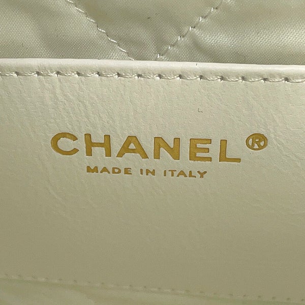 シャネル ハンドバッグ CHANEL 22 ミニ ココマーク パンチング シャイニーカーフレザー AS3980 CHANEL 2way 白