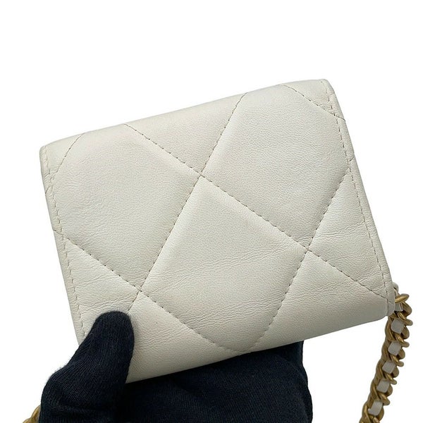 シャネル チェーンウォレット シャネル19 コインパース ラムスキン AP1787 CHANEL 二つ折り財布 白