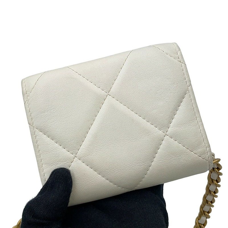シャネル チェーンウォレット シャネル19 コインパース ラムスキン AP1787 CHANEL 二つ折り財布 白