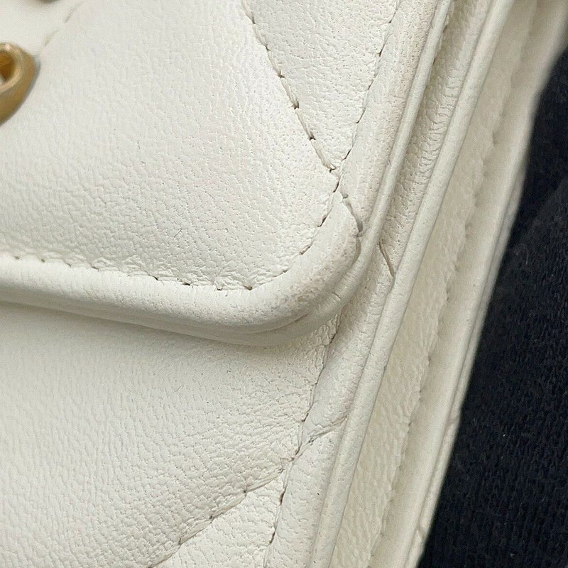 シャネル チェーンウォレット シャネル19 コインパース ラムスキン AP1787 CHANEL 二つ折り財布 白