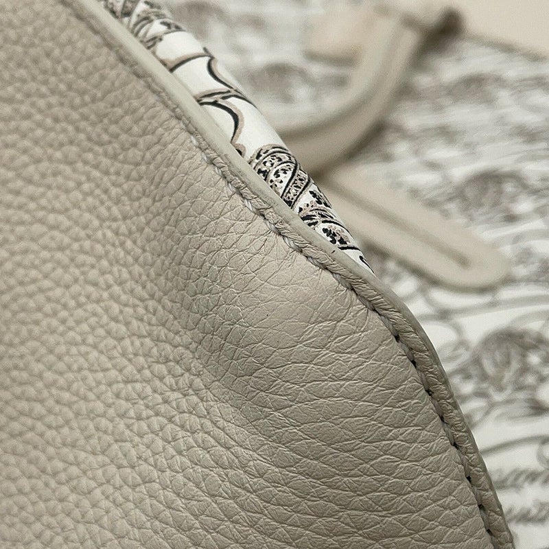 ベルルッティ トートバッグ トゥジュール トワル・マルブフ XL Berluti 誕生10周年記念日本限定モデル アウトレット品 白