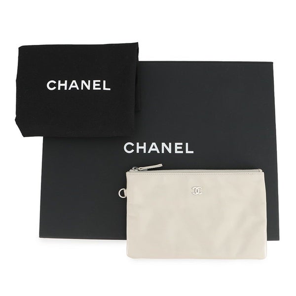 シャネル ハンドバッグ シャネル22 シャイニーカーフレザー AS3260 CHANEL