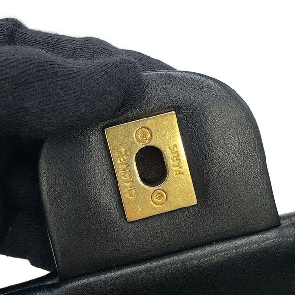 シャネル チェーンショルダーバッグ ココマーク シェブロン ラムスキン CHANEL 黒