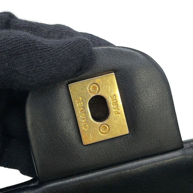 シャネル チェーンショルダーバッグ ココマーク シェブロン ラムスキン CHANEL 黒