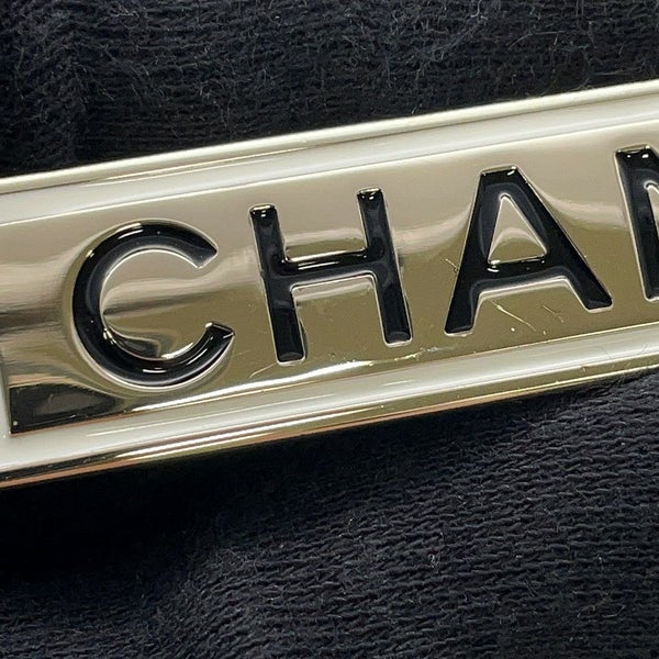 シャネル ブローチ ロゴ メタル B21 B CHANEL アクセサリー