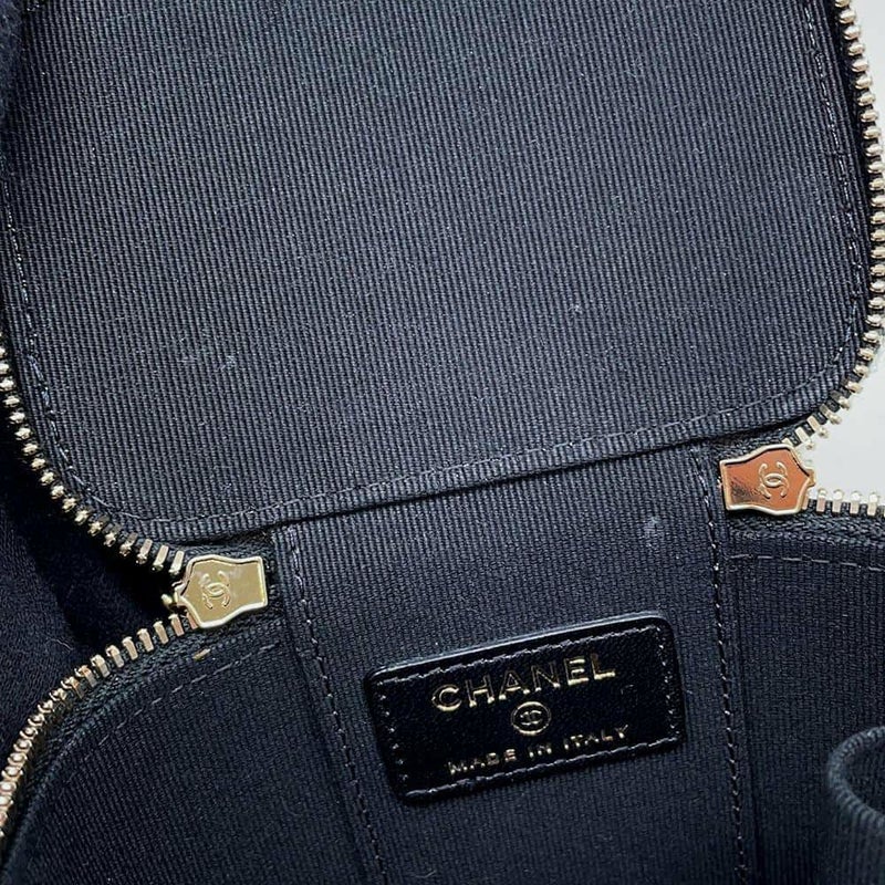 シャネル チェーンショルダーバッグ マトラッセ ココマーク スモールバニティ ラムスキン CHANEL ポシェット 黒