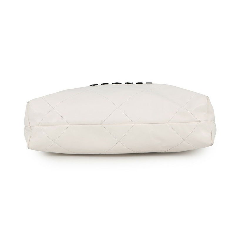 シャネル チェーンショルダーバッグ CHANEL22 スモール カーフスキン AS3260 CHANEL ポーチ付き 白