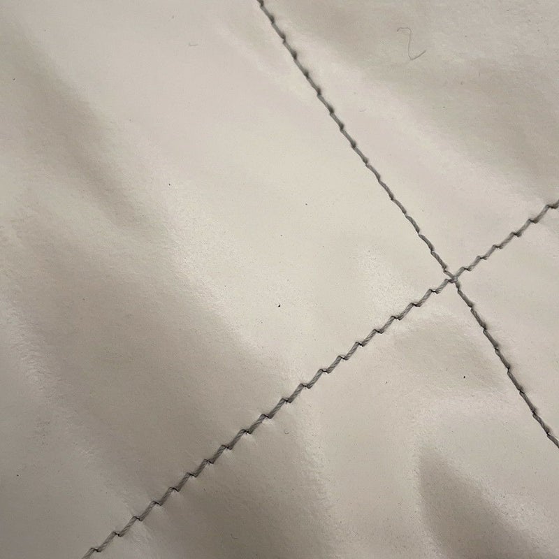 シャネル チェーンショルダーバッグ CHANEL22 スモール カーフスキン AS3260 CHANEL ポーチ付き 白