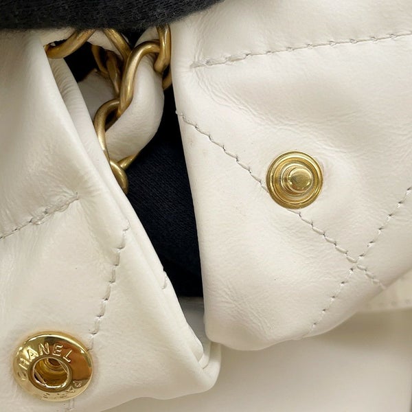 シャネル チェーンショルダーバッグ CHANEL22 スモール カーフスキン AS3260 CHANEL ポーチ付き 白