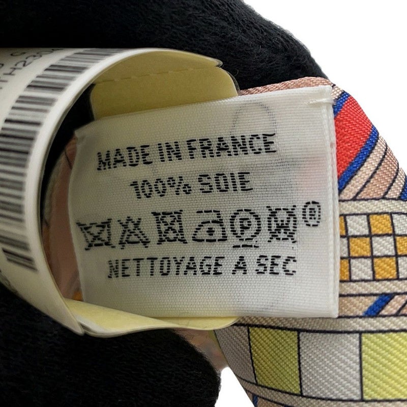 エルメス スカーフ ツイリー 馬勒とチャーム Brides et Gris-Gris シルクツイル 2023春夏