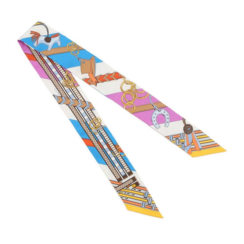 エルメス スカーフ ツイリー 馬勒とチャーム Brides et Gris-Gris HERMES シルクツイル 2023春夏