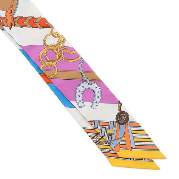 エルメス スカーフ ツイリー 馬勒とチャーム Brides et Gris-Gris HERMES シルクツイル 2023春夏